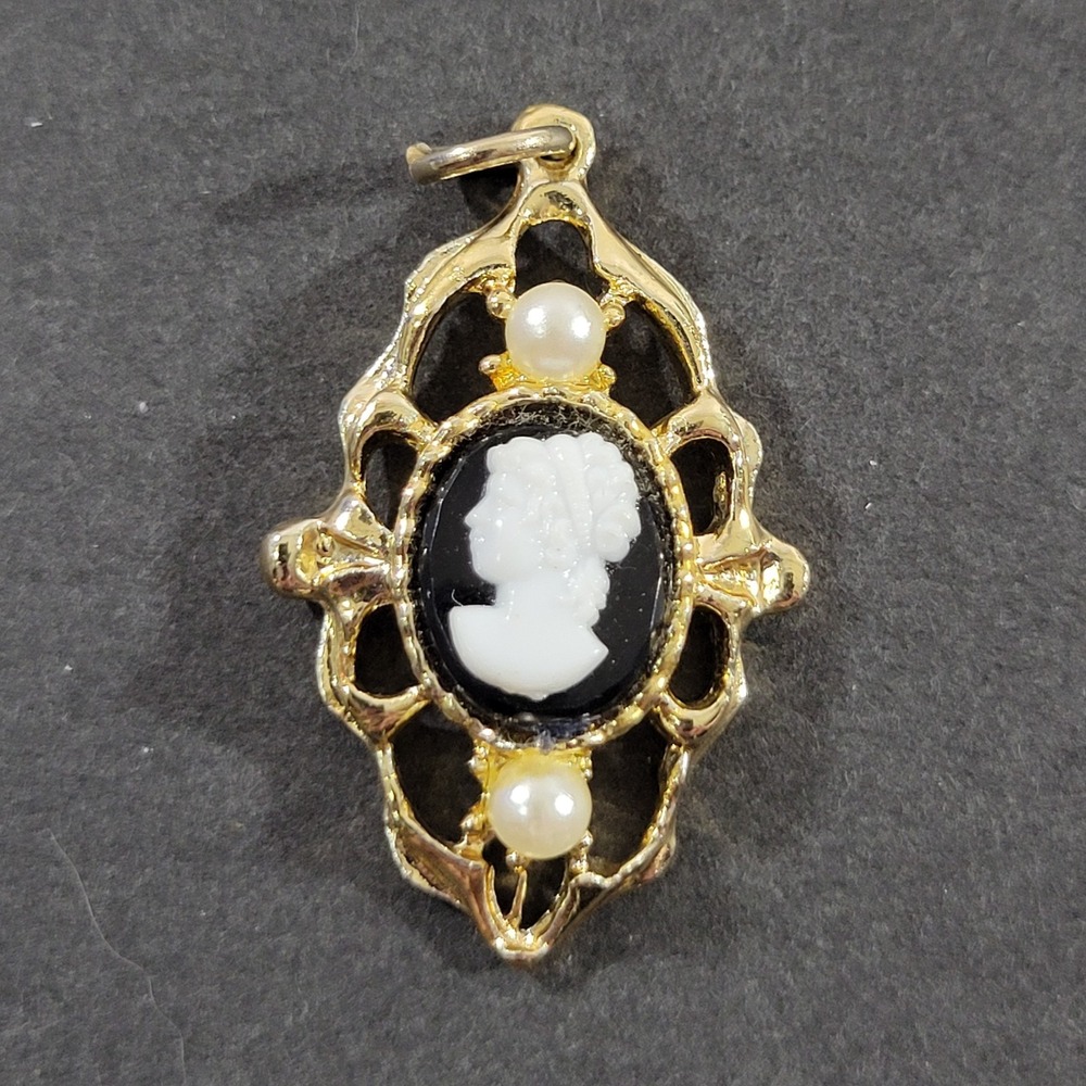 Vintage Female Silhouette Cameo Pendant Black White Gold Tone Faux Pearls 1.25"